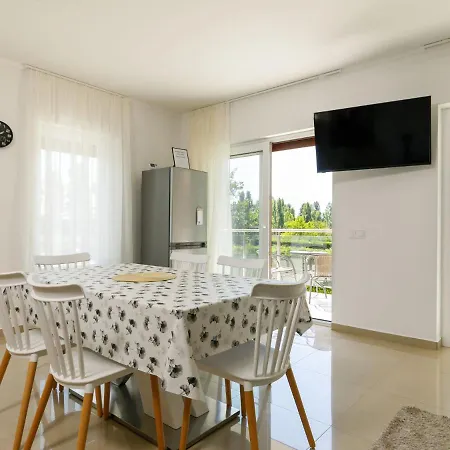 Johann 1 By Interhome 발라톤사르소